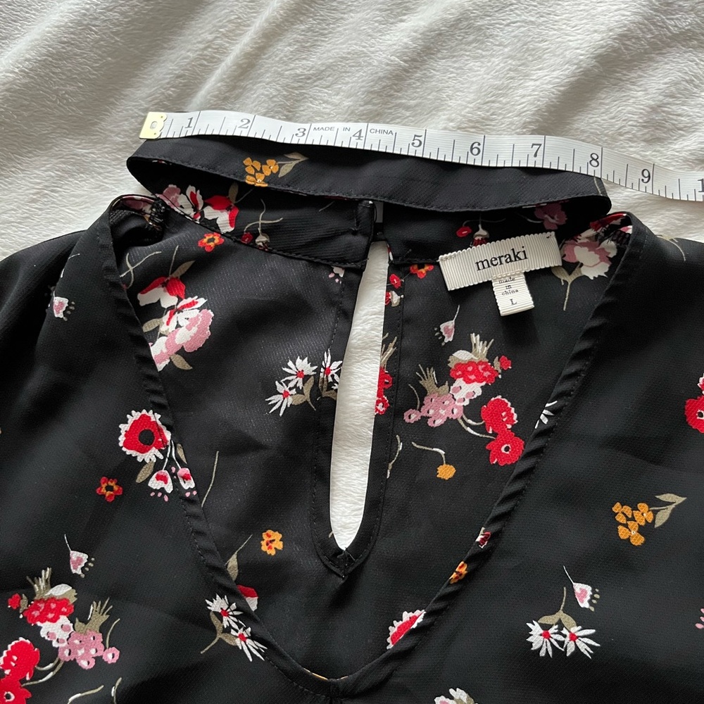Meraki floral v neck woman’s blouse with choker. 3/4 length bell sleeves size L - Picture 6 of 11